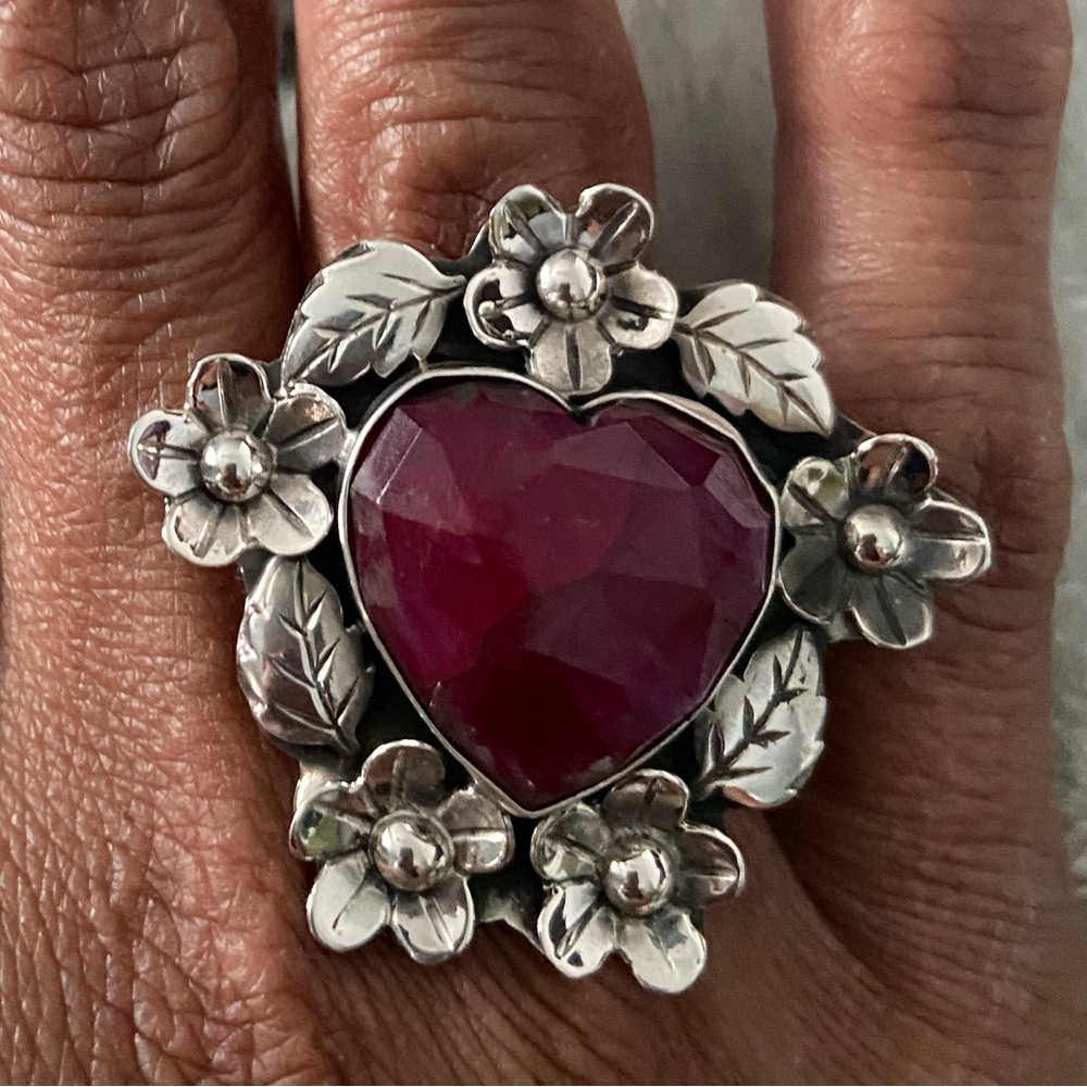 Big Silver 925 Frida Floral Ring with Red Heart Gemstone